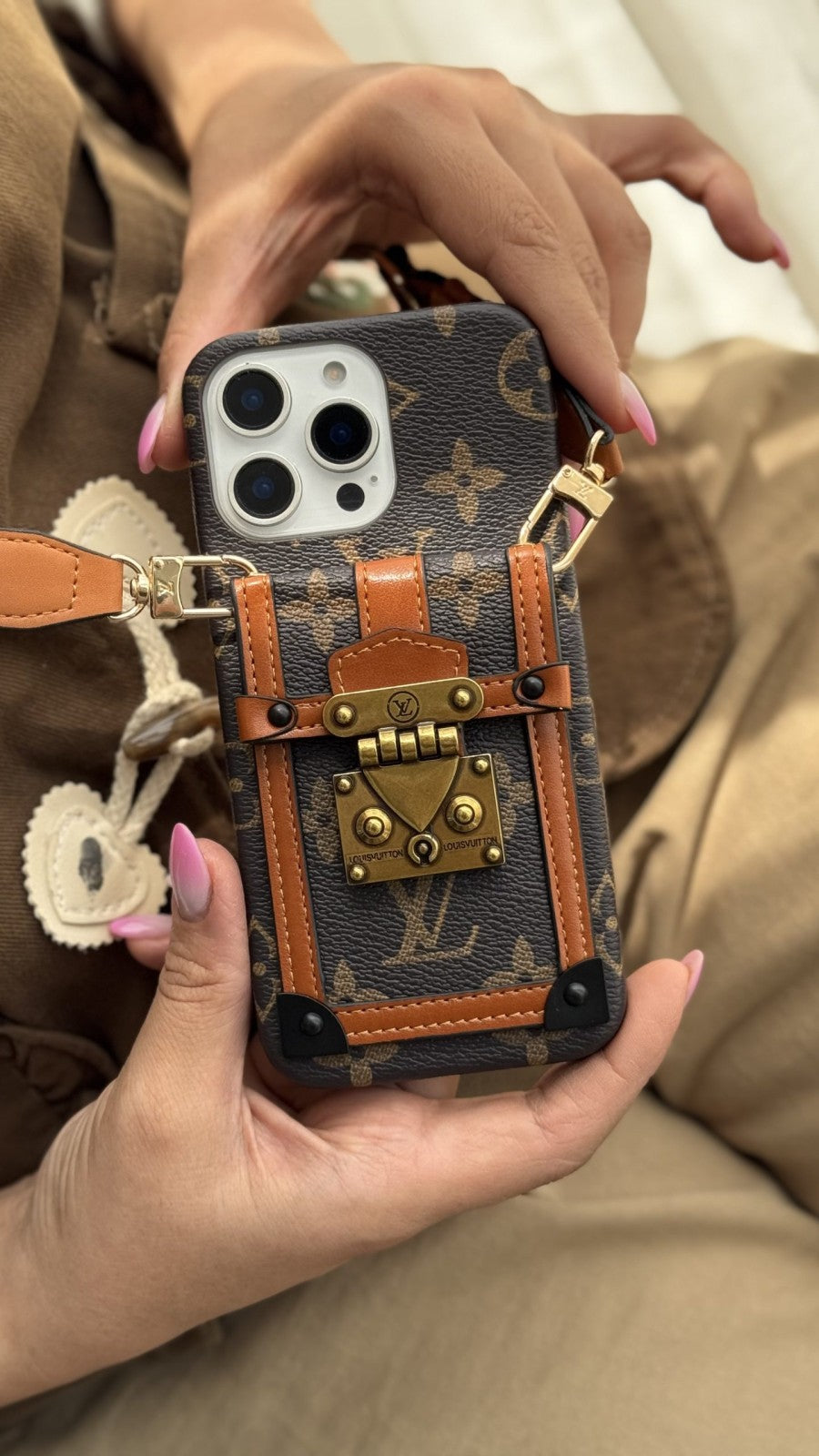 Coque louis vuitton avec porte carte à bandoulière