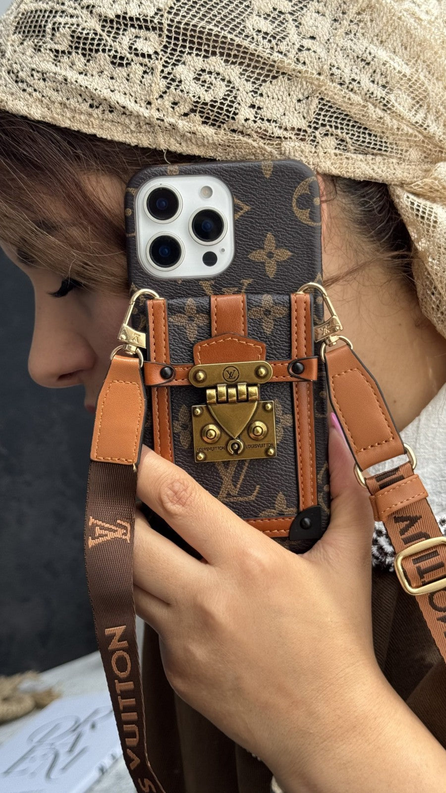 Coque louis vuitton avec porte carte à bandoulière
